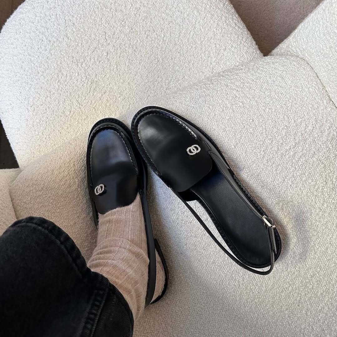 Designer women sandals 2025 new cap sandals, hot women's straight strap shoes, cool slippers, loafer small leather shoes