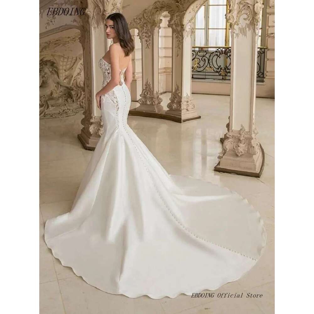Newest Elegant Neckline Mermaid Dress With Custom Lace Appliques New Wedding Dresses
