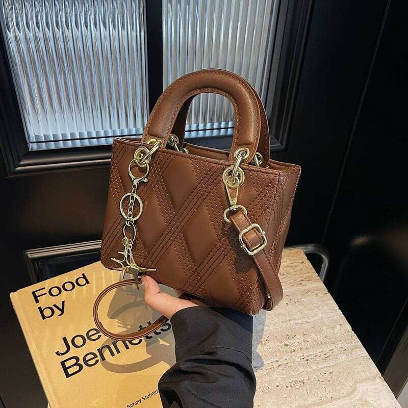 Women's Bags Explosive star style classic Daifei light high-quality handbag, elegant and urious fashionable shoulder bag, 18 7 * 15cm
