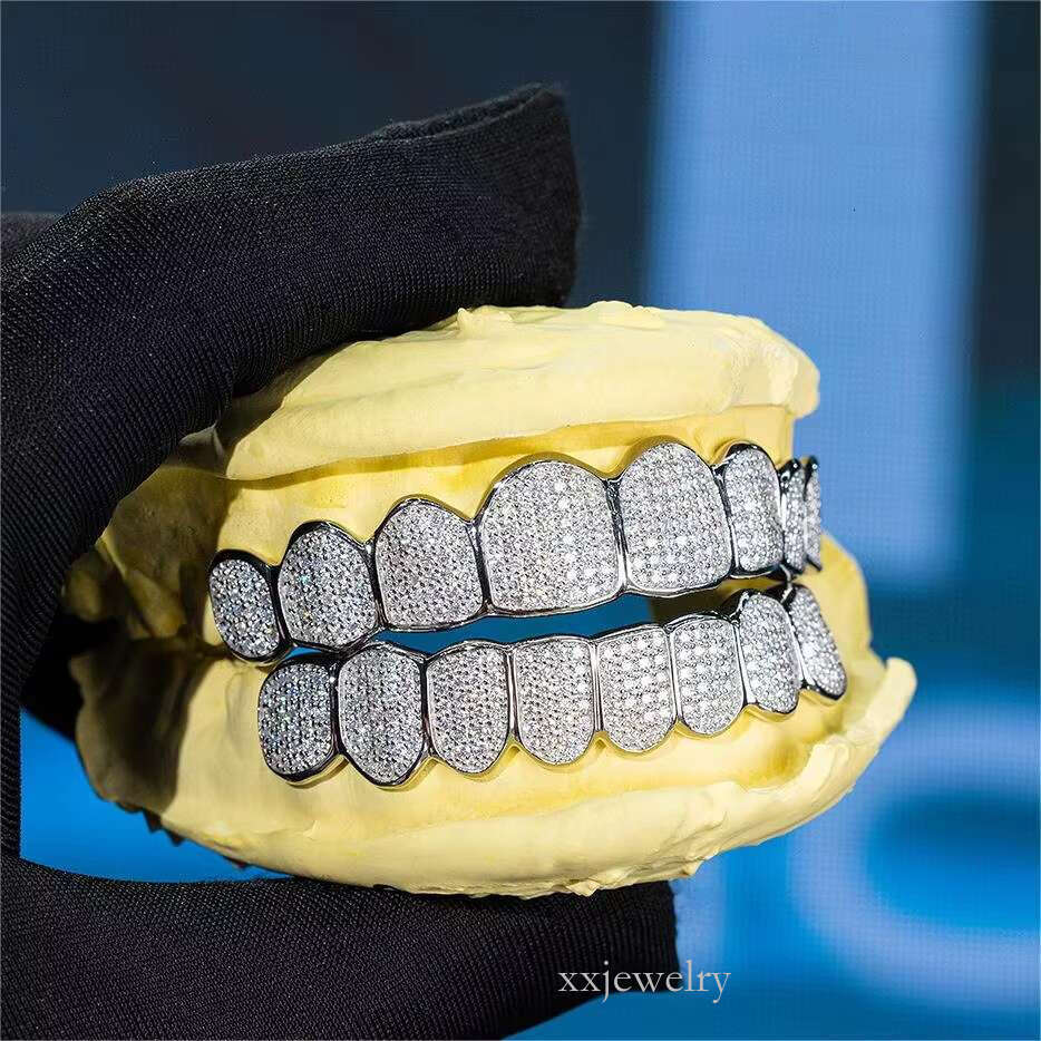 Hip Hop Teeth Custom Vvs Iced Out Round Dia Sier Moissanite Grillz