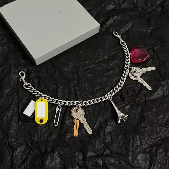 25SS High Quality Retro Tower Key B Letter Men's and Women's Waist Chain Rodeo Keychain Backpack Pendant Fashion Accessories