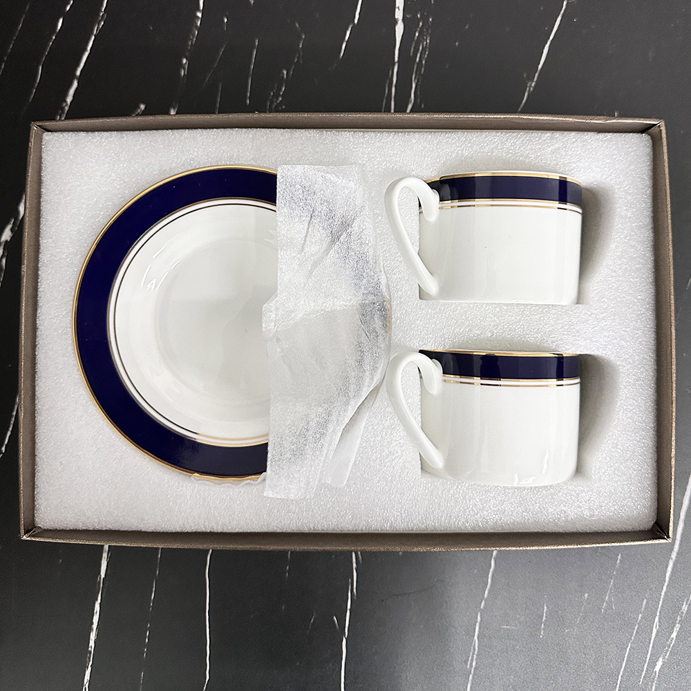 Classic Luxury European Bone China Coffee Cups And Saucers Set Red Handle Tableware Coffee Plates Coffee Tools