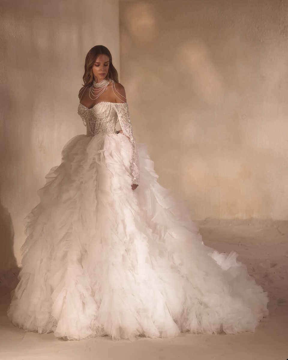 Classic A e Women Wedding Off Shoulder Long Sleeves Bridal Gowns Sequins Beaded Ruffles Sweep Train Dress Custom Made