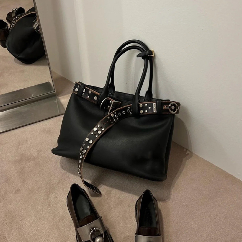 Instagram Influencer's Casual Vintage Rivet Belt Hand-Held Tote Bag, Large Capacity Women's Commuting Bag