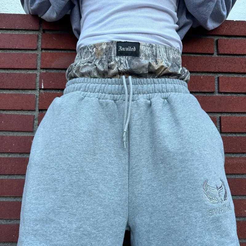 Mens Y2K retro sports pants with embroidered camouflage pattern on double cuffs unisex loose pants wide leg pants fashionable casual streetT250319