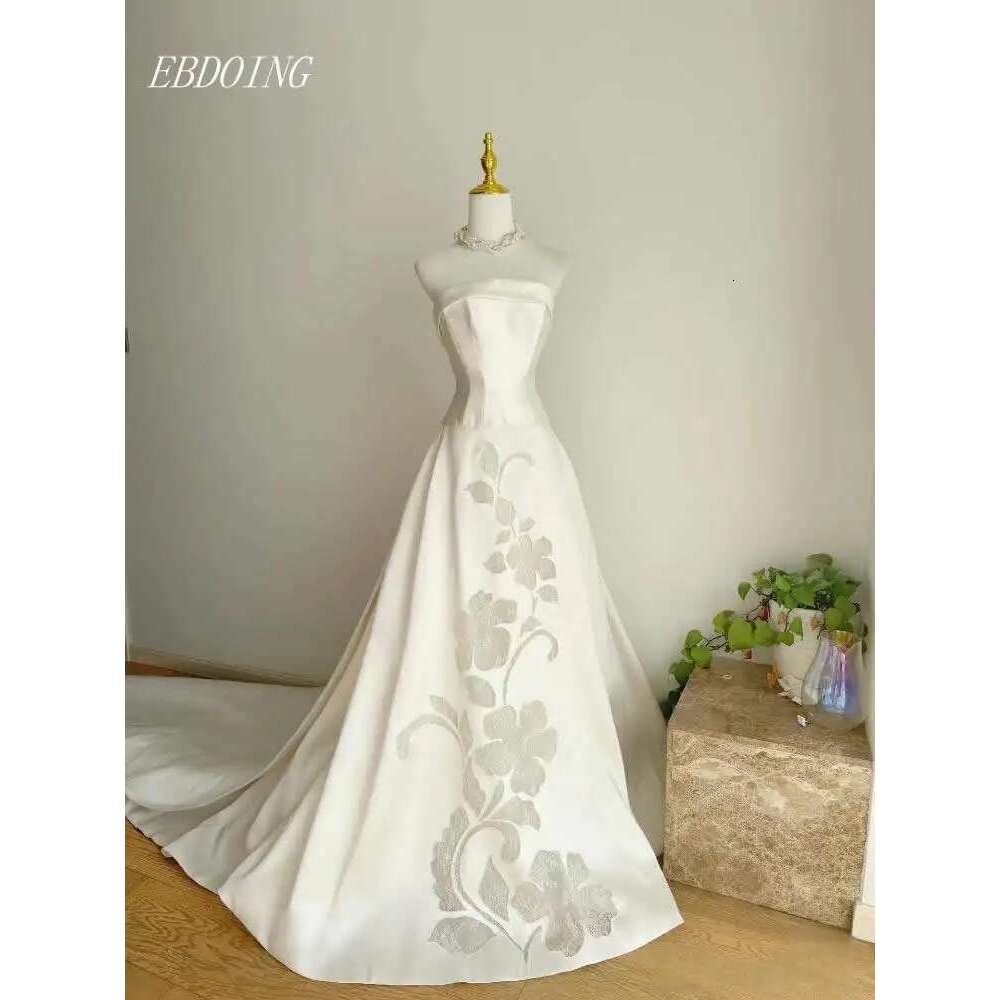 Newest Satin for Women Simple Strapless Sleeveless Lace Large Res Shape Custom Wedding Dresses
