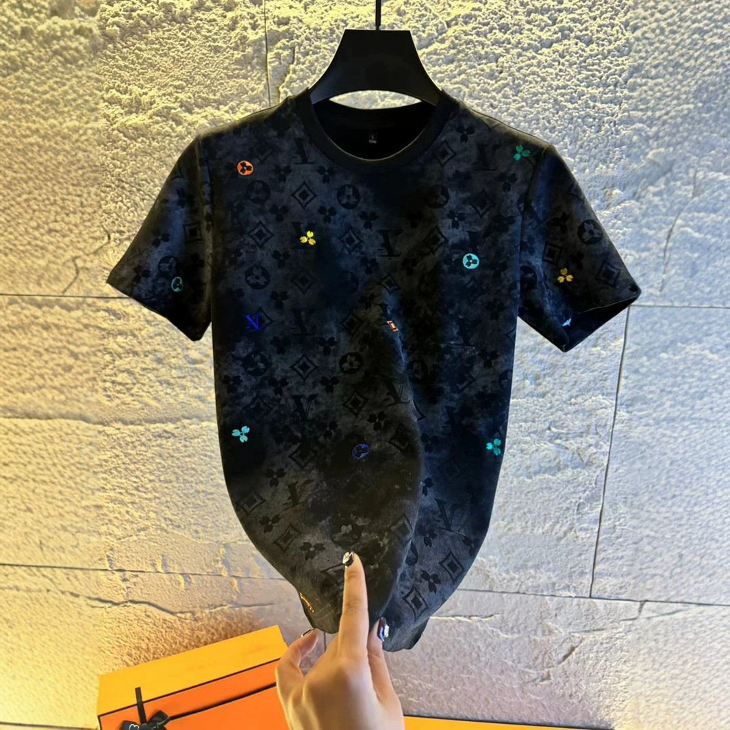 2025 Light Luxury Year New Short Sleeve Round Neck Designer Fashion Trend Casual Versatile Men's T-shirt Trendy Summer T-shirt2