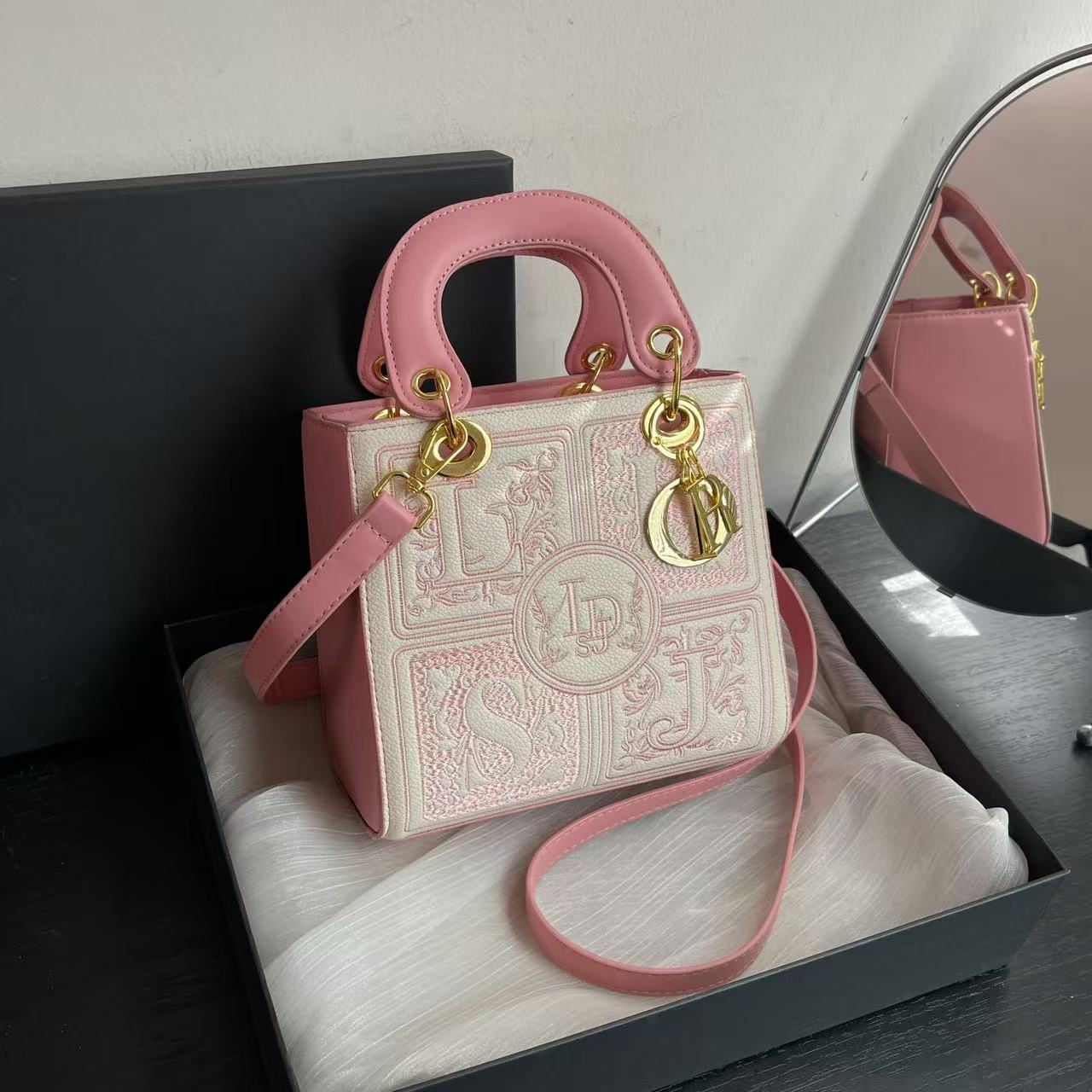 New women's versatile 2024 new autumn and winter fashion embroidery handbag, crossbody Daifei bag, trendy bag for women