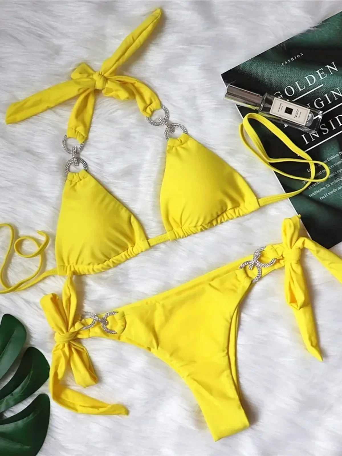 Luxury Rhinestones Bikin 2024 New Women Solid Red Blue Bandage Cross Diamond Thong Swinsuit Beach Bathing Suit Swimwear BiquiniT250310