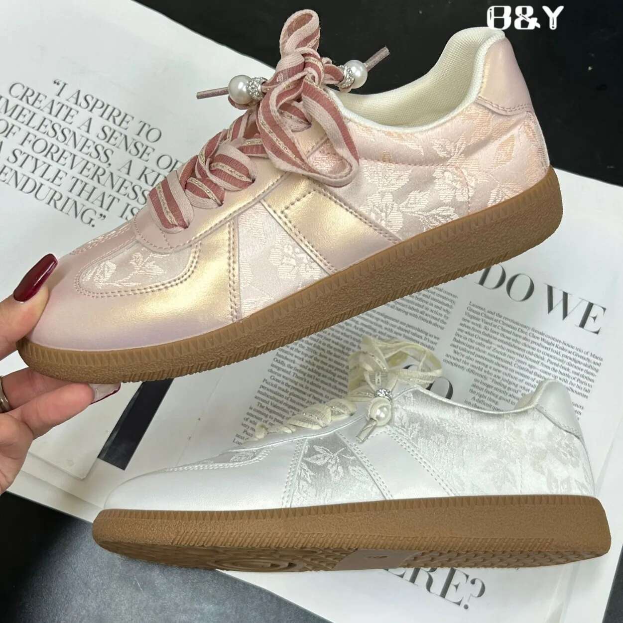 Designer Sports Shoes With Satin Pattern Fashionable Retro Free Shipping Women S Shoe Style Round Toe Tie Casual Board Comfortable Flat White Shoes 20