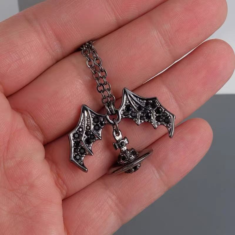 Vivienmes Viviannes Vivienenne Vivvienne Queen Dowager Black Bat Wings Three Dimensional Saturn Necklace Punk Style High End Versatile Clavic westwoods