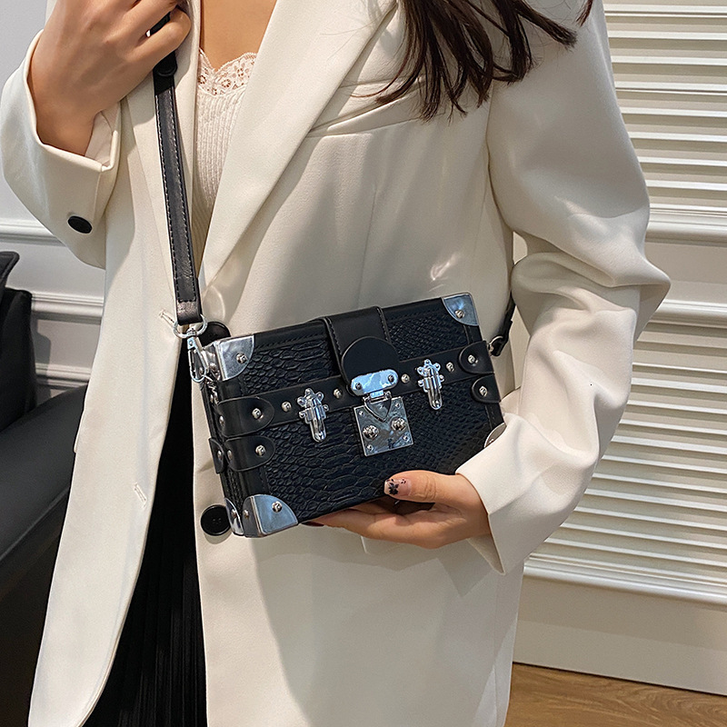 Free Shipping New Designer Bag Fashionable Rivet Handbag Multifunctional Crossbody Bag Wallet