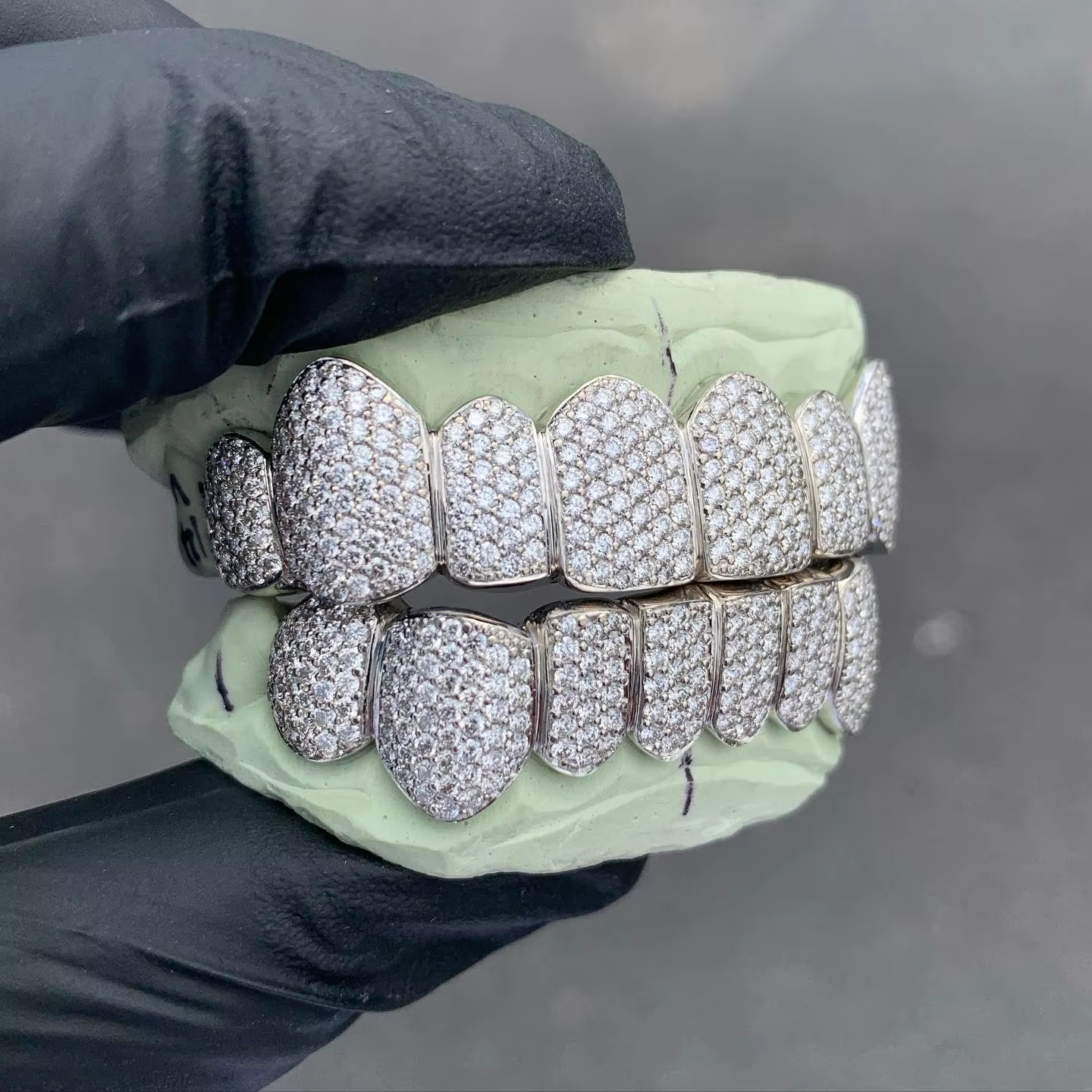 Customize Rapper Iced Out Fangs Teeth Grillz 925 Sterling Silver Iced Out Moissanite Grillz