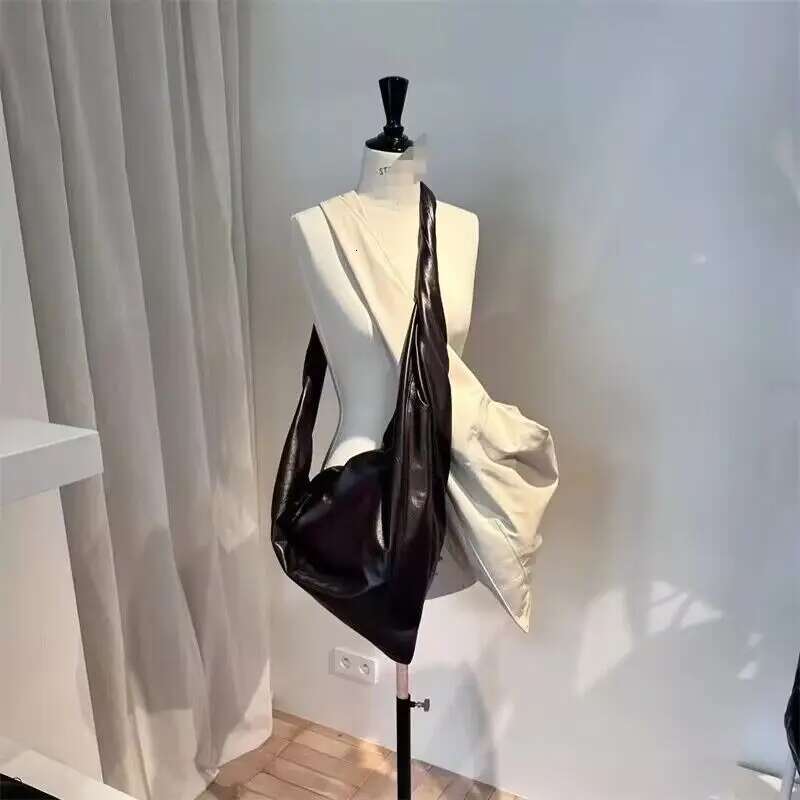 Hobos Triangle Crossbody Bags For Women Designer Handbags And Purses 2023 New In Fashion PU Soft Skin Beat Knot Shoulder