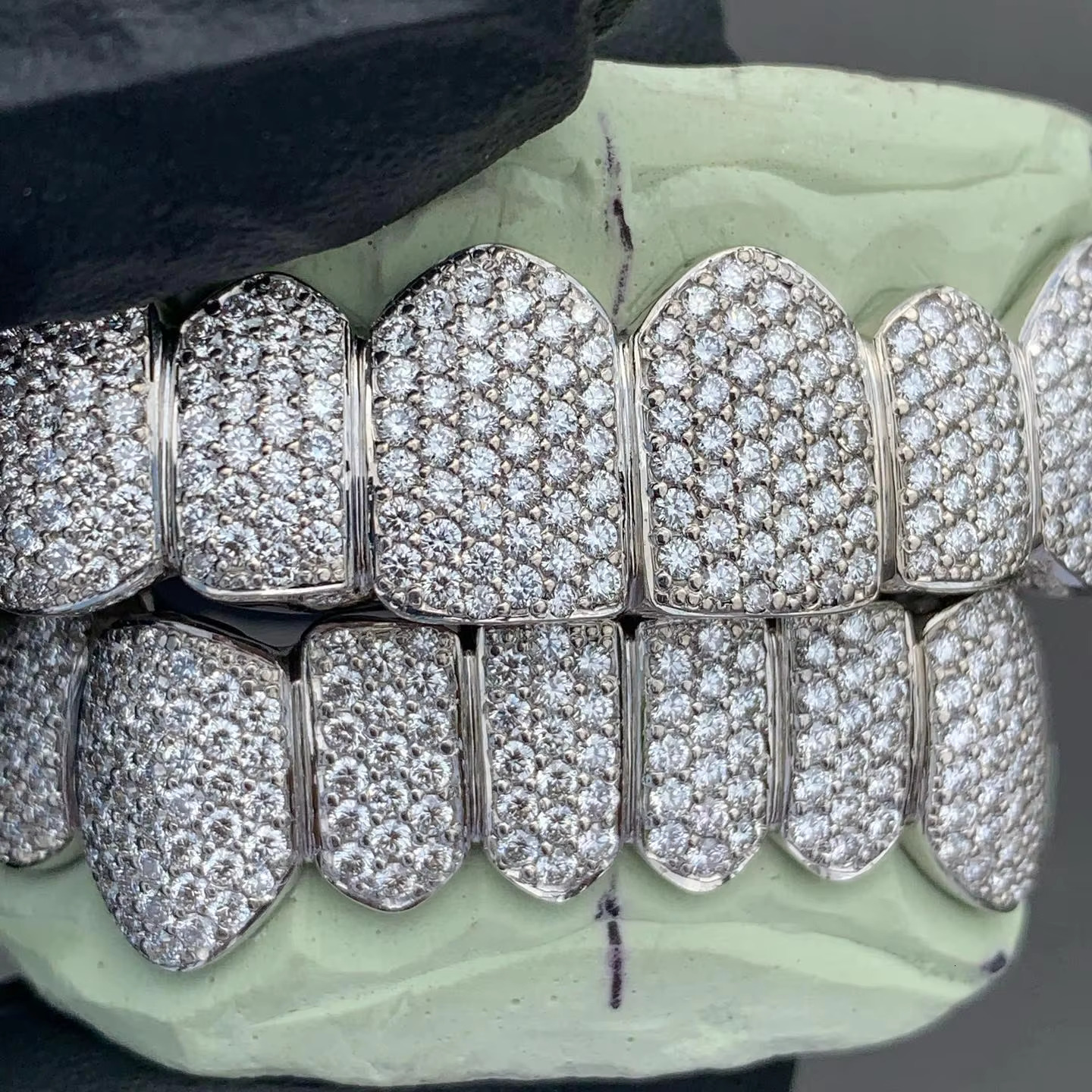 Customize Rapper Iced Out Fangs Teeth Grillz 925 Sterling Silver Iced Out Moissanite Grillz