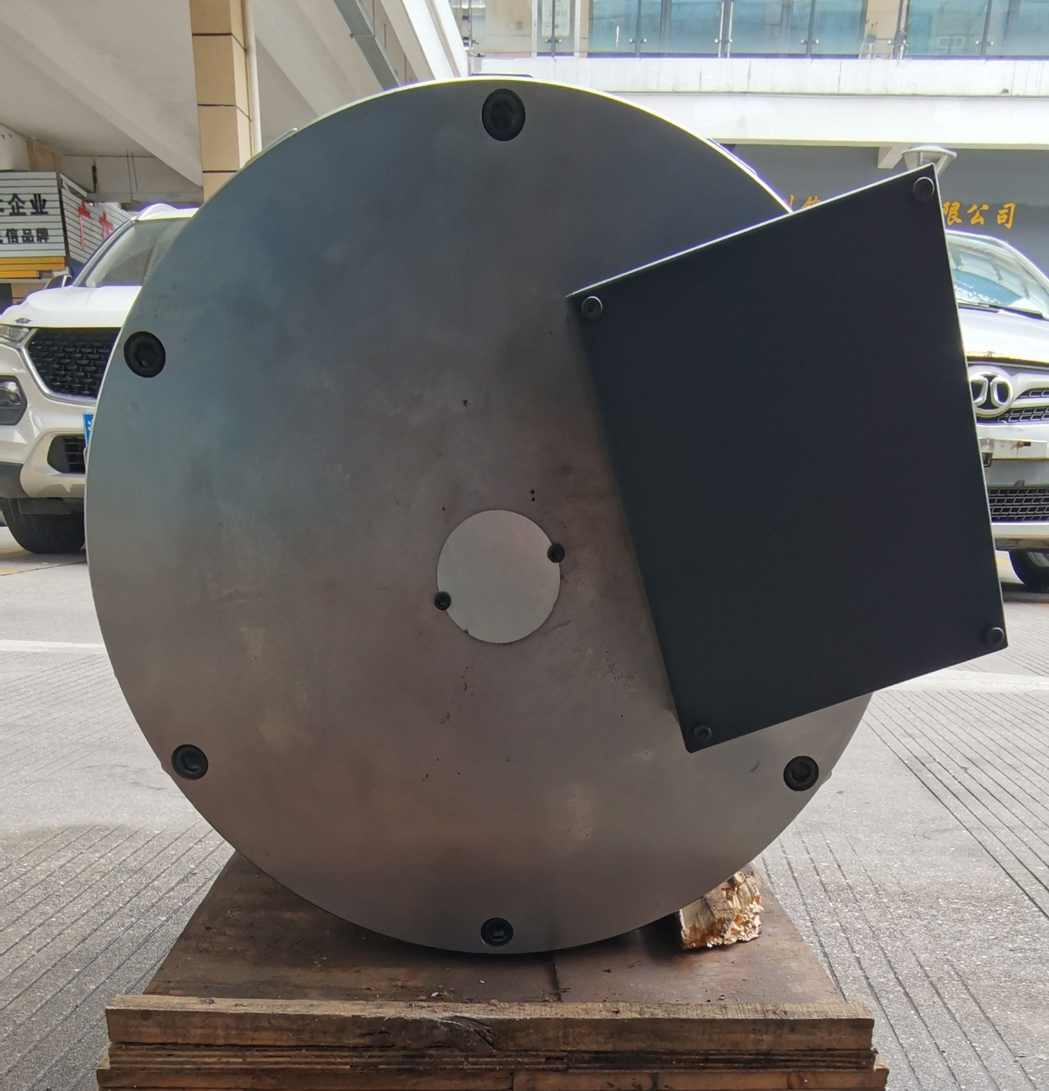 Durable Electric Motor with Advanced Efficiency Features - Ideal for Industrial Use