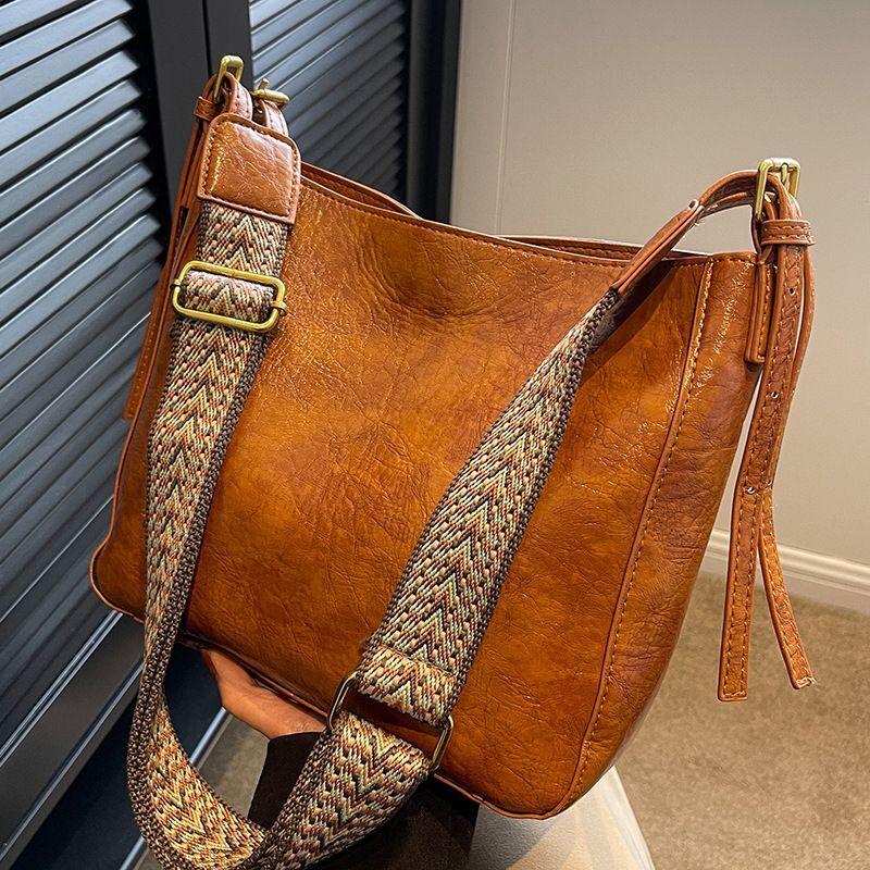 Large Capacity Versatile For Women In Spring And Summer 2024, New Texture Broadband Crossbody Women's Bucket Bag, Commuting Tote