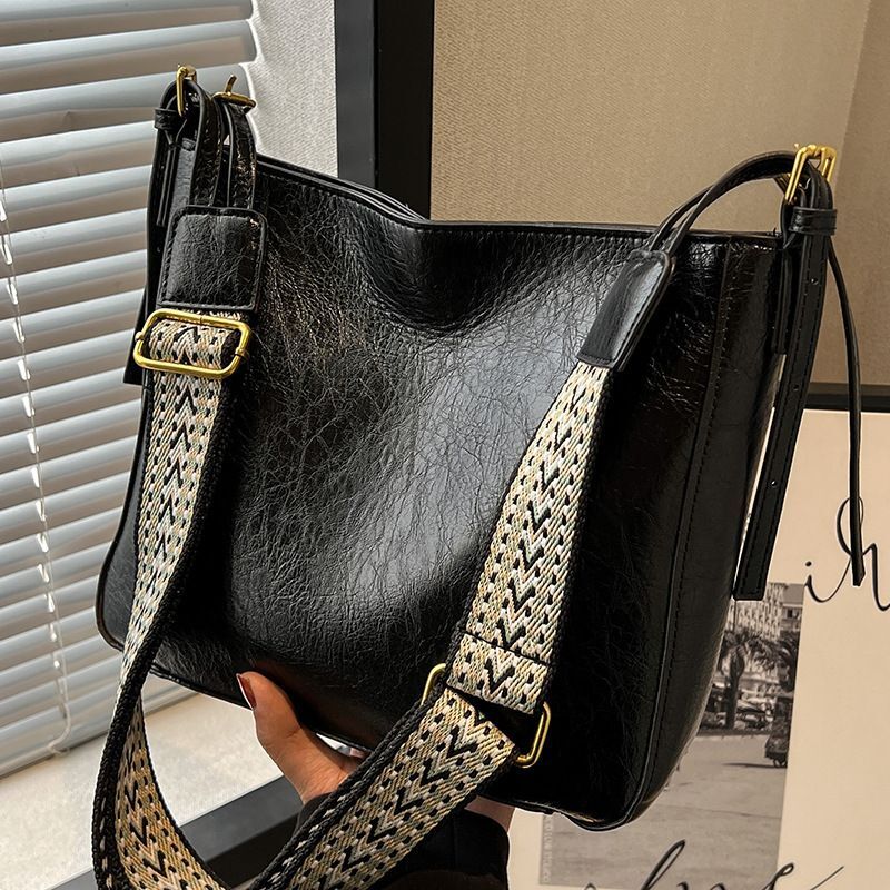 Large Capacity Versatile For Women In Spring And Summer 2024, New Texture Broadband Crossbody Women's Bucket Bag, Commuting Tote