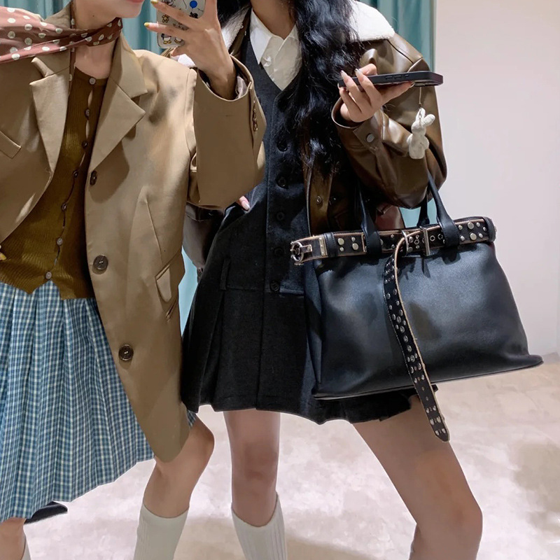 Instagram Influencer's Casual Vintage Rivet Belt Hand-Held Tote Bag, Large Capacity Women's Commuting Bag
