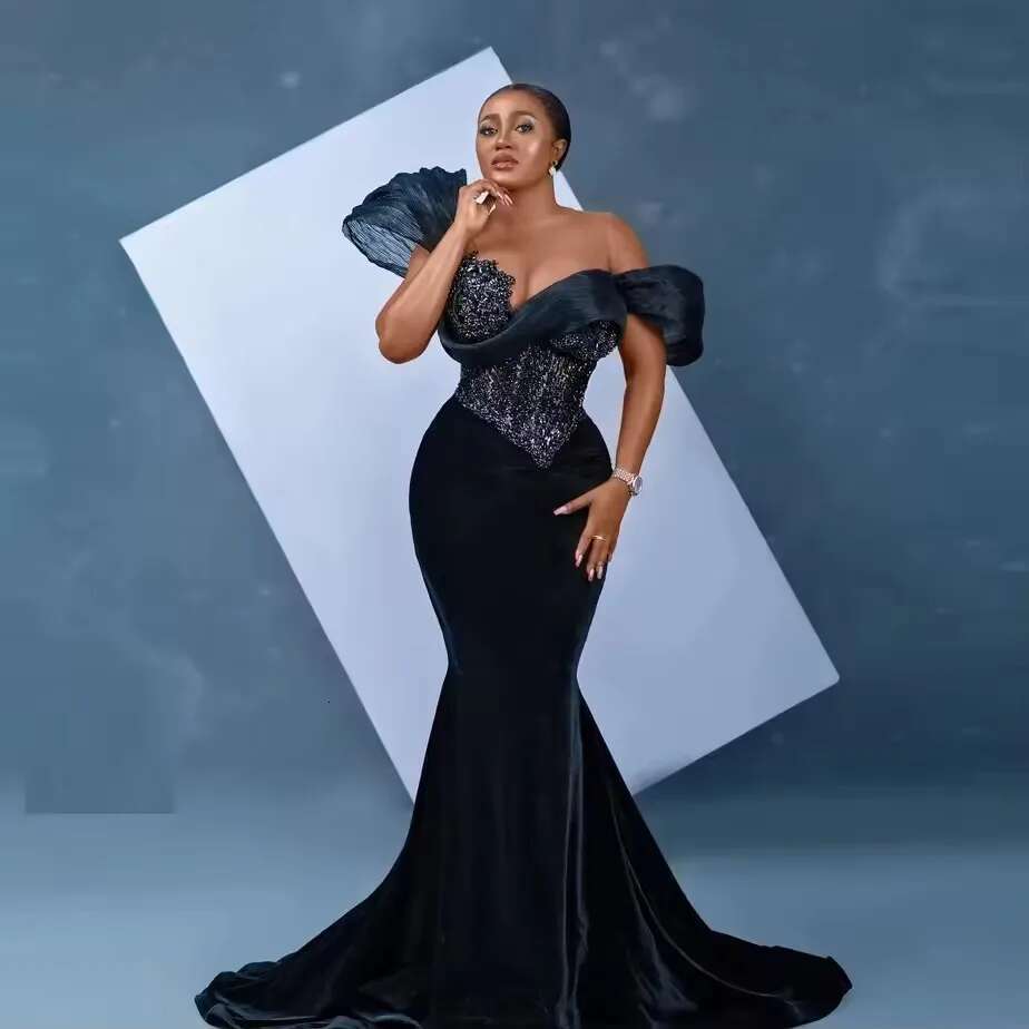 Elegant Black Veet Mermaid Evening African Women 3D Pleated Off The Shoulder Prom Dress Aso Ebi Formal Party Dresses 6660310
