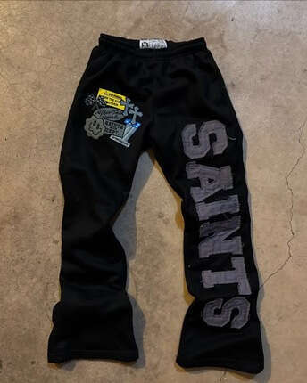 The new popular SAINTS series printed youth casual wide leg pants are selling well