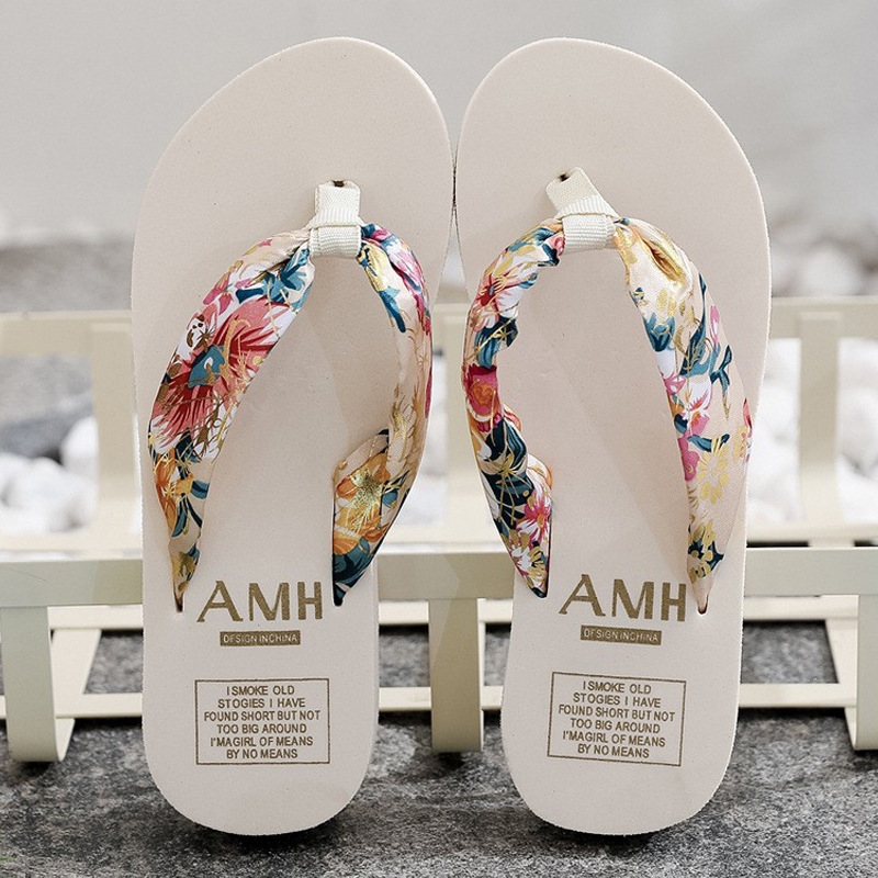 Free shipping 2025 new designer slippers fashion flat bottom non-slip breathable and comfortable Flip Flops size eur 35-40 for womens Beach