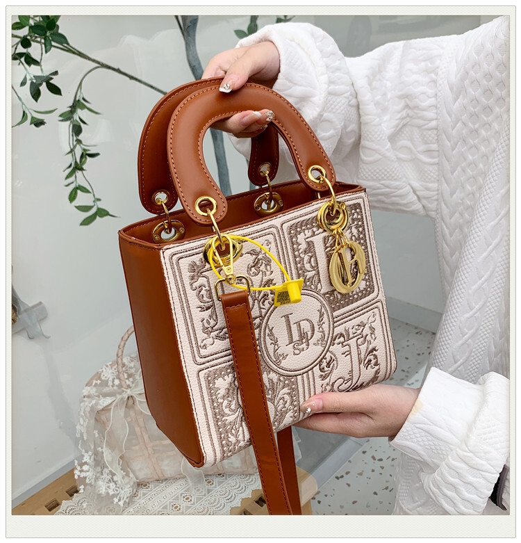 New women's versatile 2024 new autumn and winter fashion embroidery handbag, crossbody Daifei bag, trendy bag for women