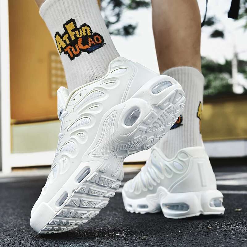 Fashion Cushioning Running Shoes for Men Outdoor Lighweight hot Wa lking Anti-skid Mesh Sneaker s Tennis White Classic Style Trainers