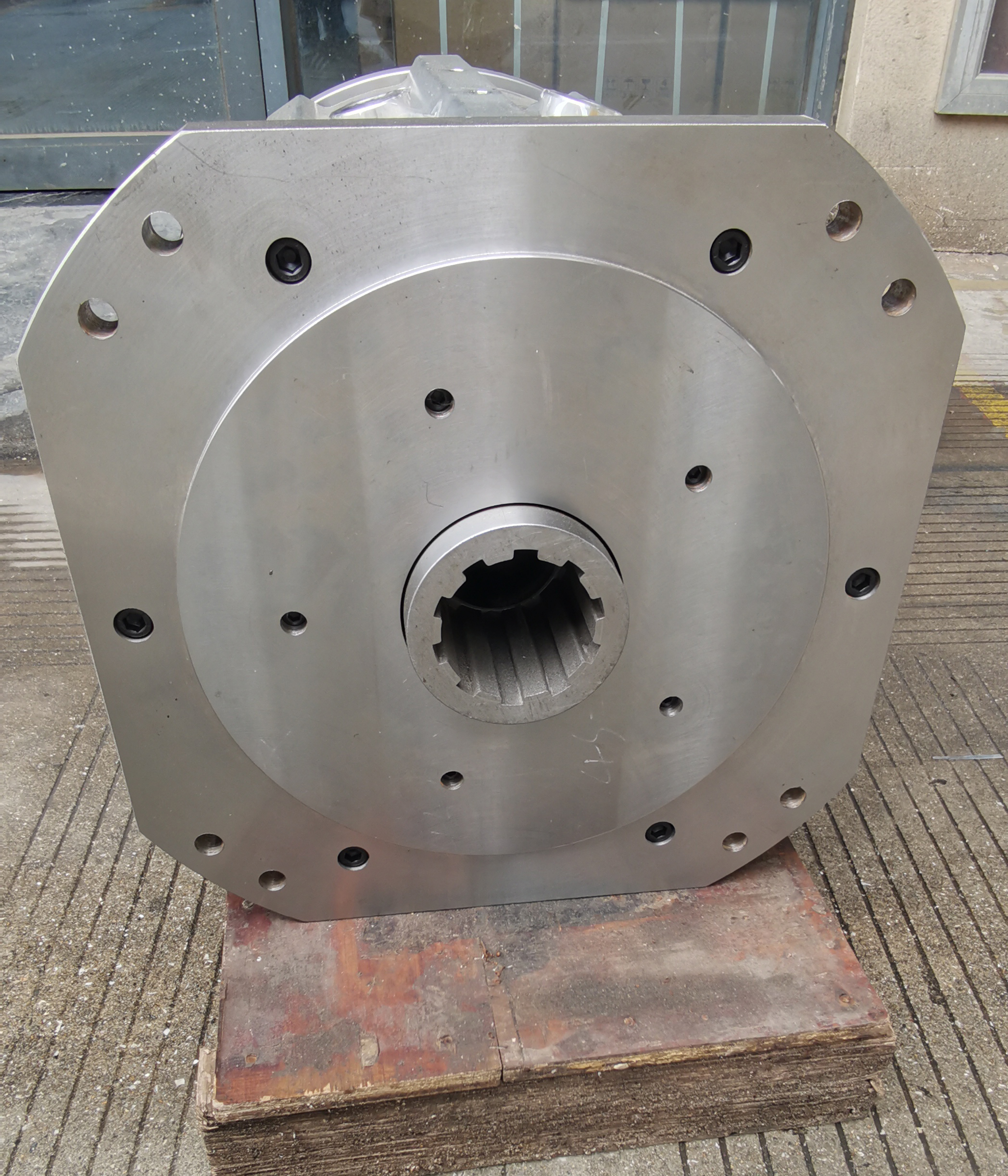 Durable Electric Motor with Advanced Efficiency Features - Ideal for Industrial Use