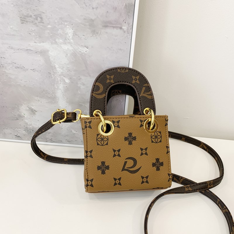 New NEW hot children's Korean version of fashion printed shoulder handbag niche design senior sense change crossbody bag wholesale 2025