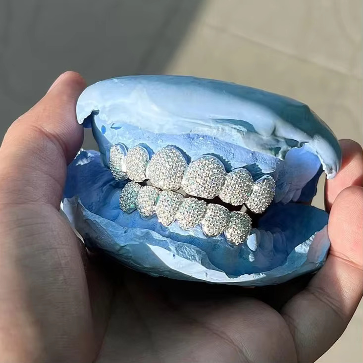 Top Quality 925 Silver Teeth Grillz Iced Out 14k White Gold Hip Hop Custom Grillz VVS Moissanite Diamond Grillz Teeth for Men
