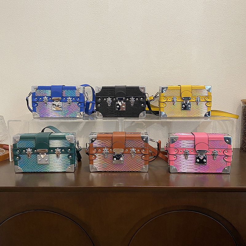 Free Shipping New Designer Bag Fashionable Rivet Handbag Multifunctional Crossbody Bag Wallet