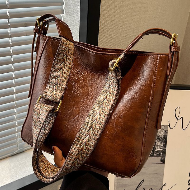 Large Capacity Versatile For Women In Spring And Summer 2024, New Texture Broadband Crossbody Women's Bucket Bag, Commuting Tote