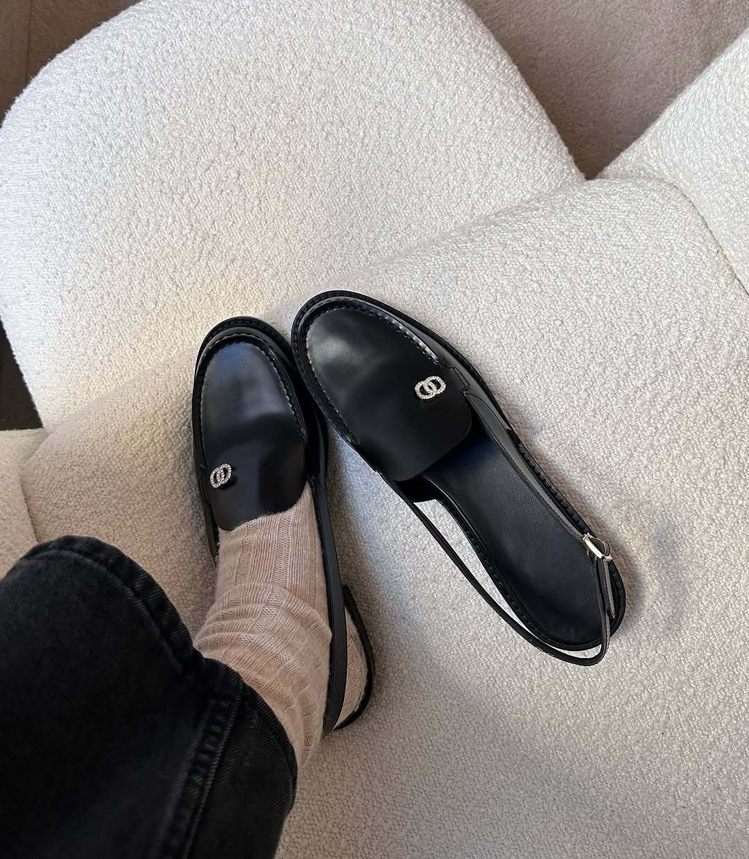 Designer women sandals 2025 new cap sandals, hot women's straight strap shoes, cool slippers, loafer small leather shoes