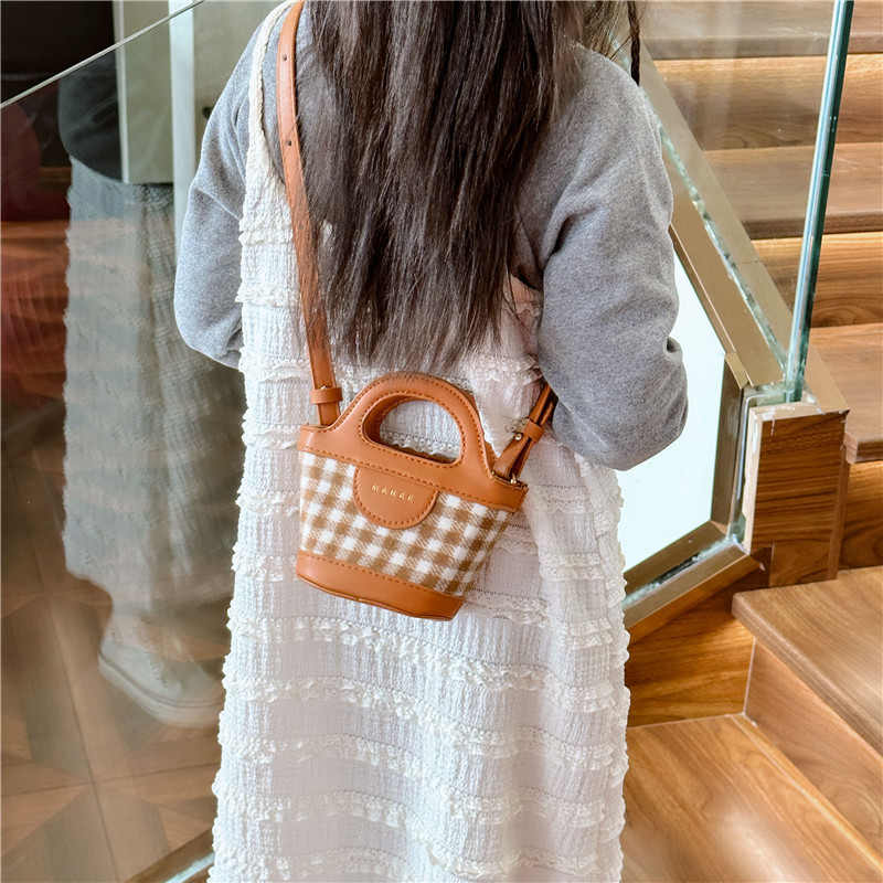 Small women's new ins fashion dia check NEW crossbody small fresh mini portable bucket bag 2025s