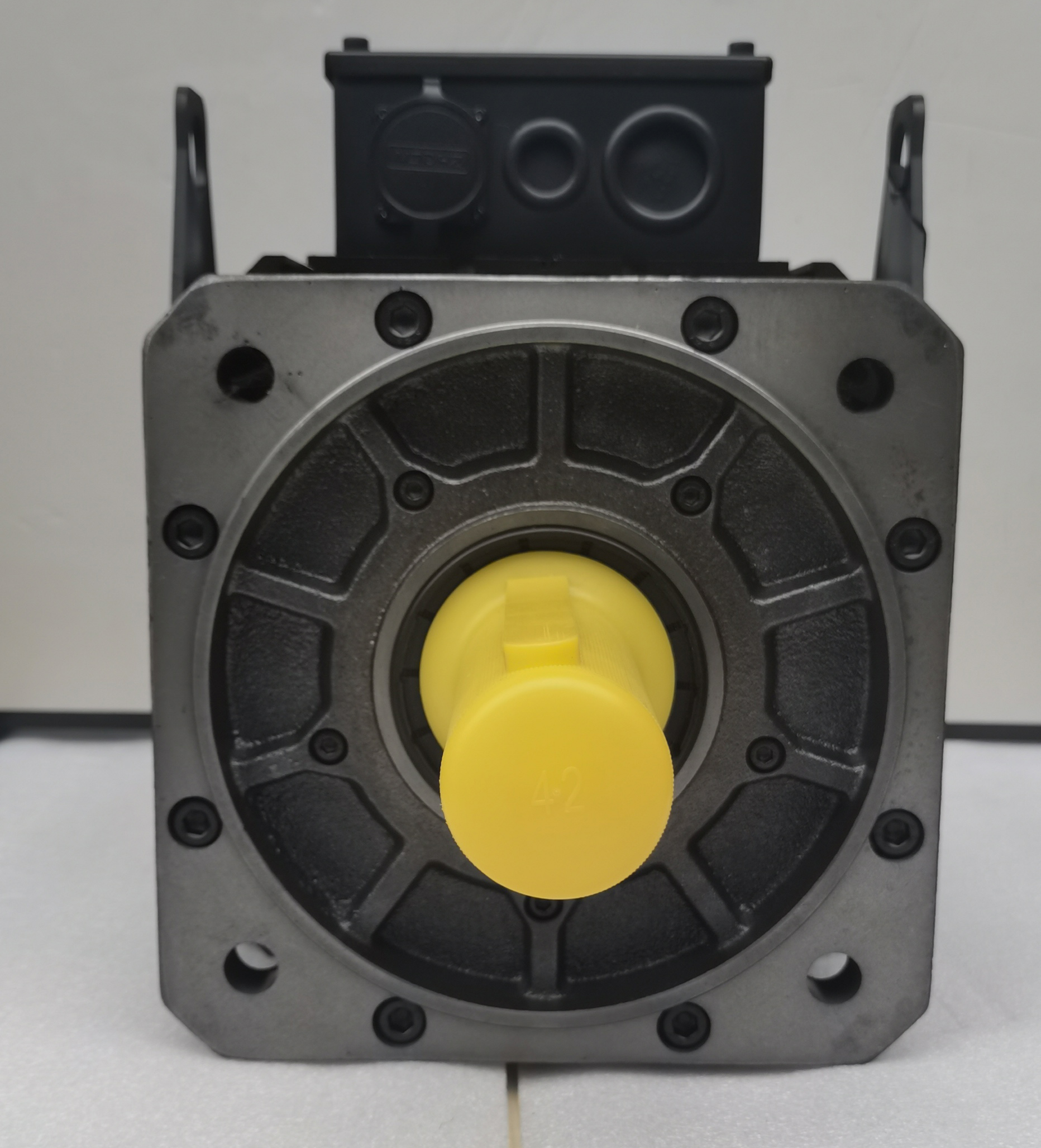 CL180 Servo Motor with No Feet - Precision Motion Control Device