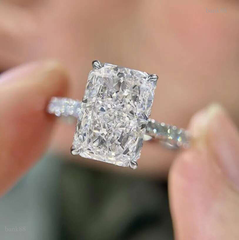 2024 Choucong Wedding Rings Elegant Luxury Jewelry Sparkling Pure 100% 925 Sterling Silver Natural Moissanite Diamond Gemstones Party Women Engagement