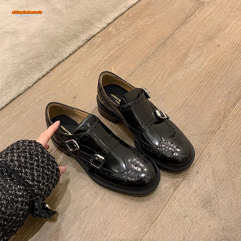 Su Yinyin's same modern style~Carved double buckle with thick heel, breathable Le Fu women's singles shoes, small leather shoes ddmykukumalu