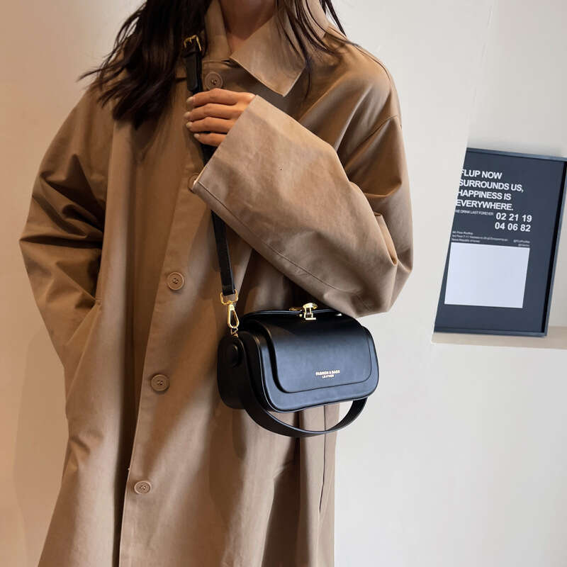 Women's Bags Women's Diagonal Straddle New Solid Color Fashion Square Handbag High Quality Texture Retro Casual Shoulder Bag