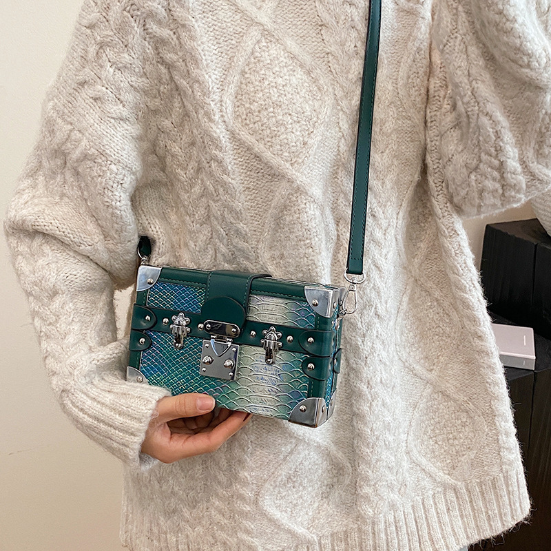 Free Shipping New Designer Bag Fashionable Rivet Handbag Multifunctional Crossbody Bag Wallet