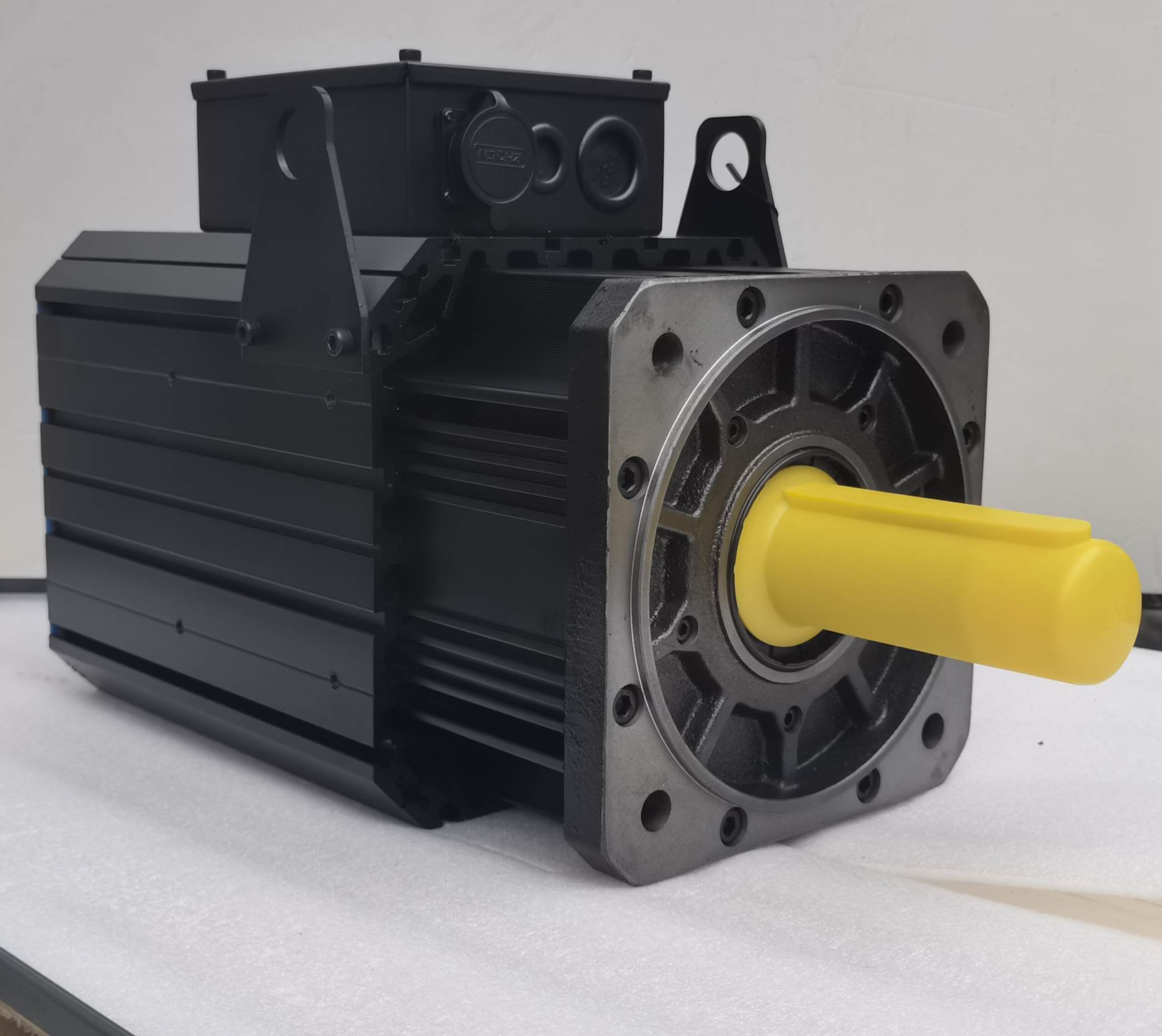 CL180 Servo Motor with No Feet - Precision Motion Control Device