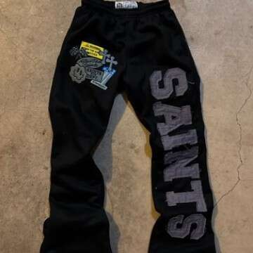 The new popular SAINTS series printed youth casual wide leg pants are selling well