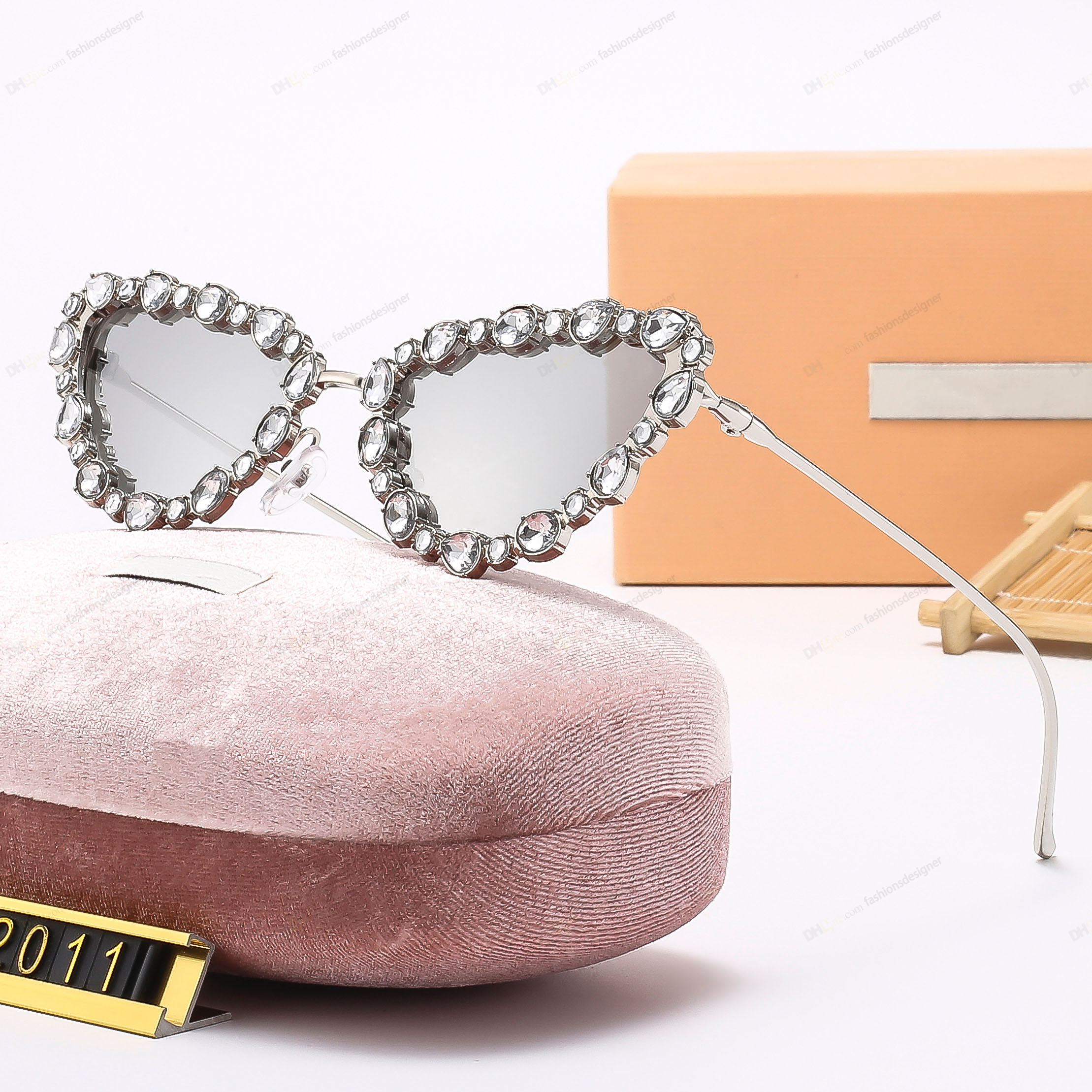 Designer sunglasses women Cat eye crystal decorated sunglasses pilot trendy goggles summer princess style sunglasses outside beach set sunglasses