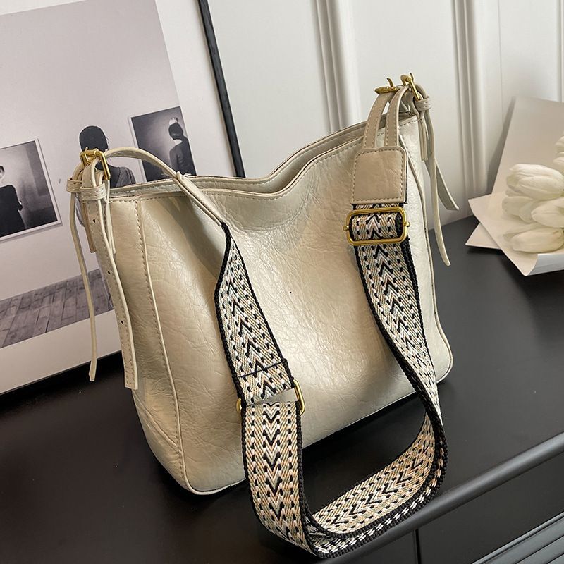 Large Capacity Versatile For Women In Spring And Summer 2024, New Texture Broadband Crossbody Women's Bucket Bag, Commuting Tote