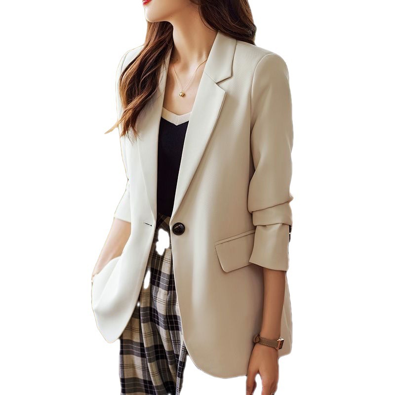 L39Trendsetting Women's Blazer Coat Paired with Shorts - Next-Gen Celebrity Look