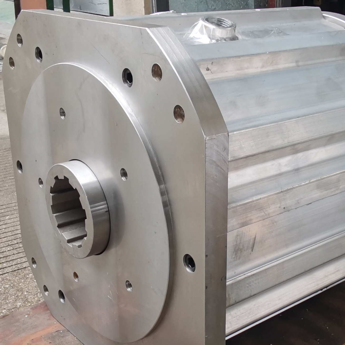 Durable Electric Motor with Advanced Efficiency Features - Ideal for Industrial Use