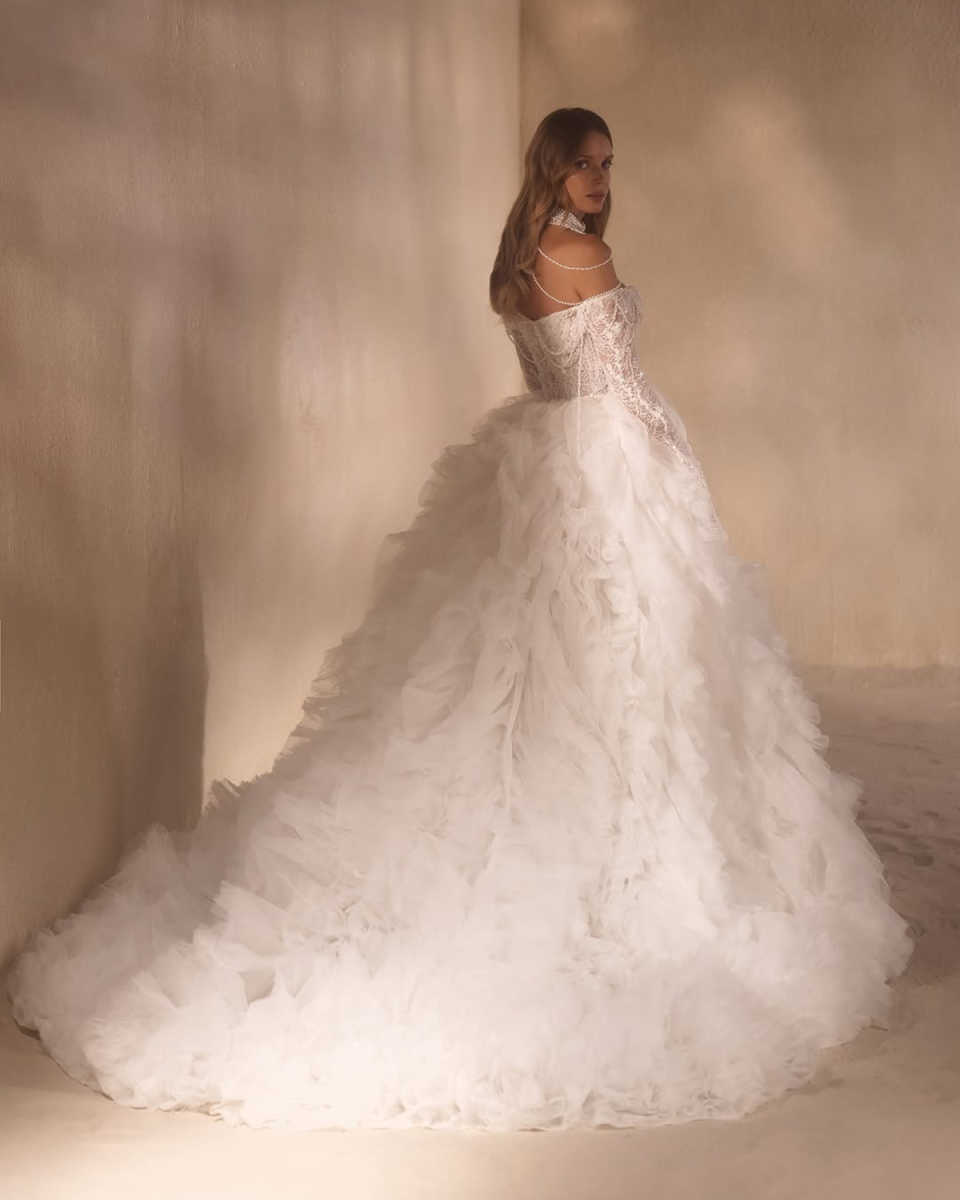 Classic A e Women Wedding Off Shoulder Long Sleeves Bridal Gowns Sequins Beaded Ruffles Sweep Train Dress Custom Made