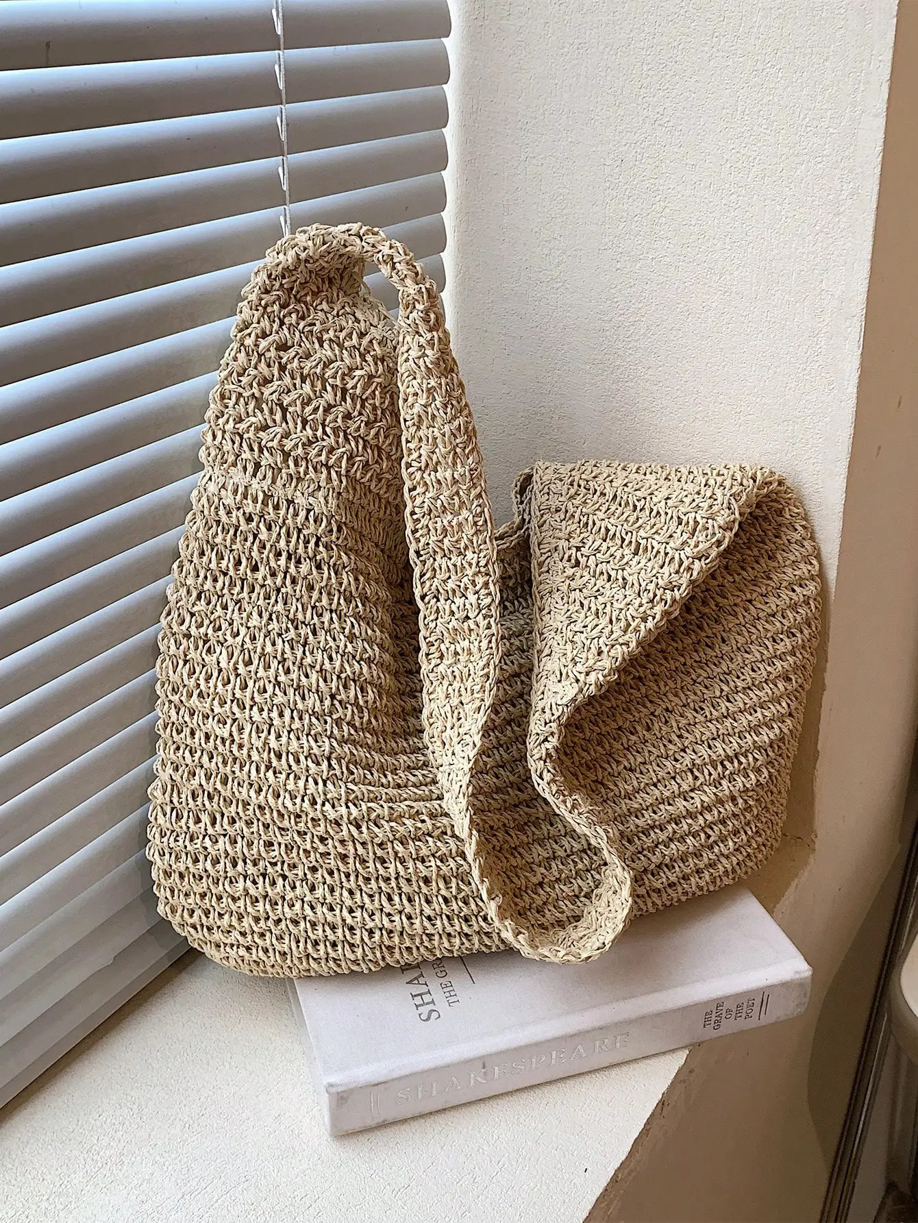 2025 New Designer Bag Summer Resort Fashion Straw-woven Ladies Large-capacity Shoulder Bag With Hand-woven Beach