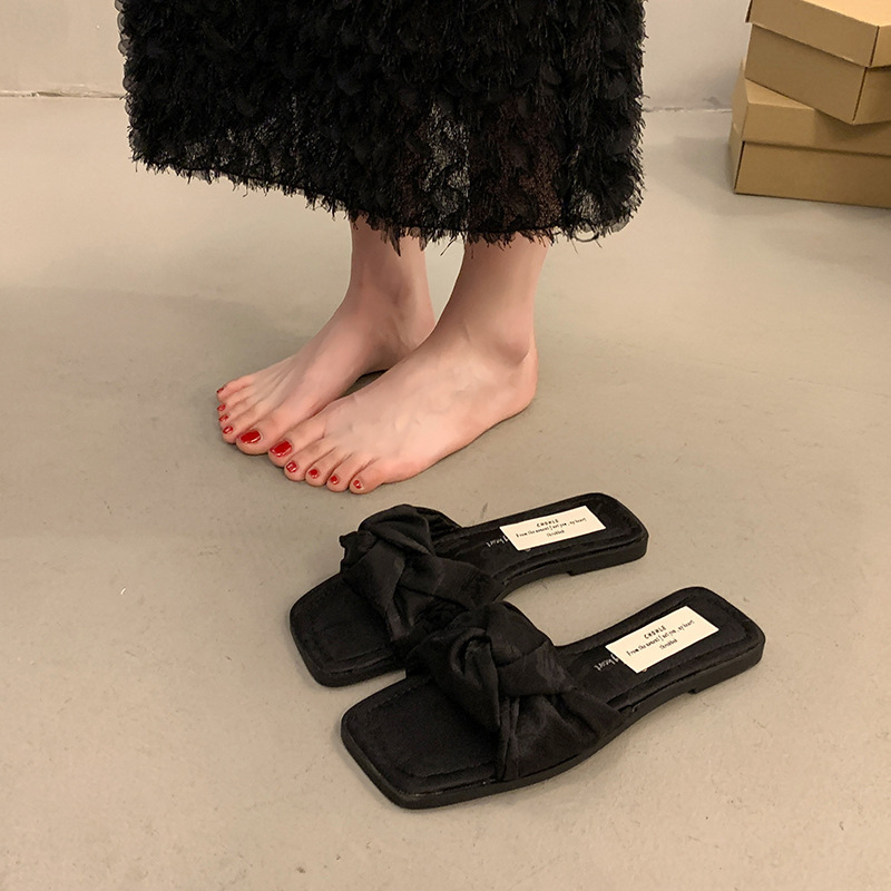 New Chinese Bow Slippers For Summer 2025 Fashionable Designer Trendy Women s Sandals Outdoor Casual Flip Flops Niche And Versatile Soft Sole