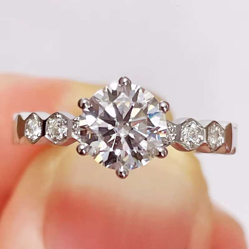 Wholesale Custom Jewelry Sterg Sier Wedding Engagement Moissanite Dia Rings for Women